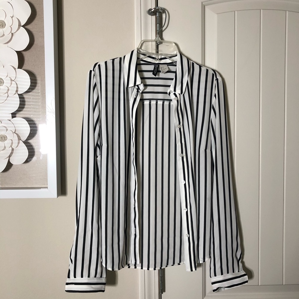 H&M Black and white pin stripe button down shirt
